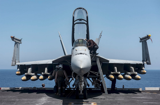 接替“熊猫”的“大黄蜂”,美国海军F/A-18战斗机