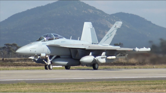 接替“熊猫”的“大黄蜂”,美国海军F/A-18战斗机
