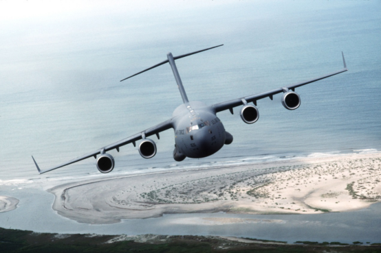 同样是大型军用运输机,环球霸王C-17强在哪里?