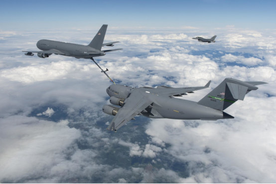 同样是大型军用运输机,环球霸王C-17强在哪里?